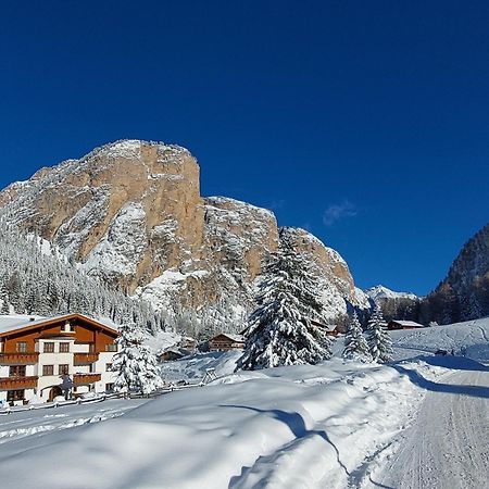 Garni Hotel Iris Selva di Val Gardena Bagian luar foto