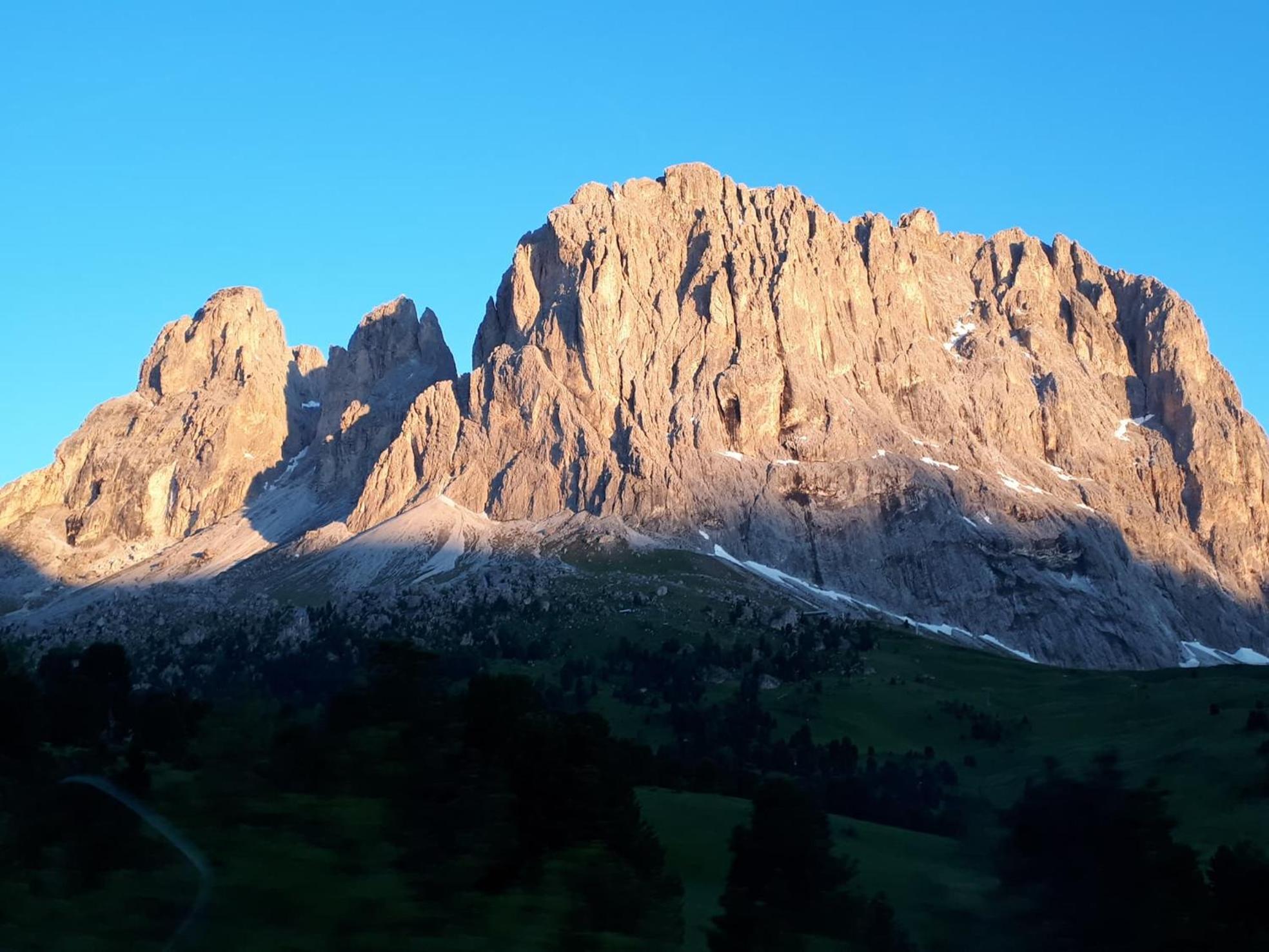 Garni Hotel Iris Selva di Val Gardena Bagian luar foto