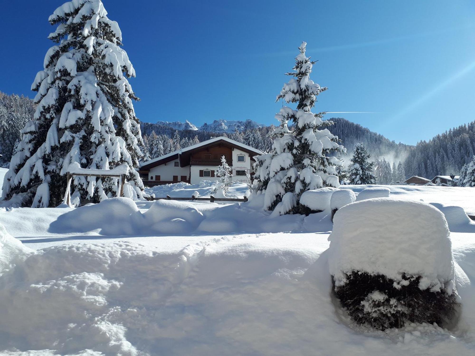 Garni Hotel Iris Selva di Val Gardena Bagian luar foto