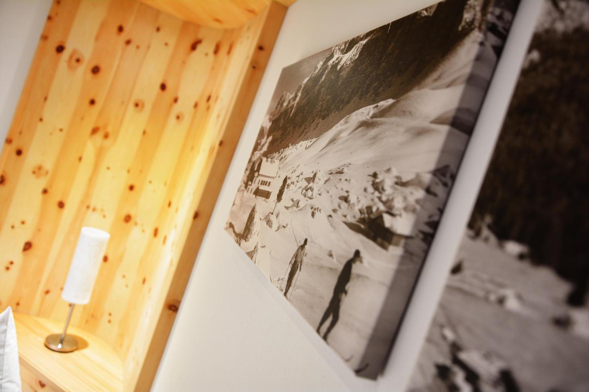 Garni Hotel Iris Selva di Val Gardena Bagian luar foto