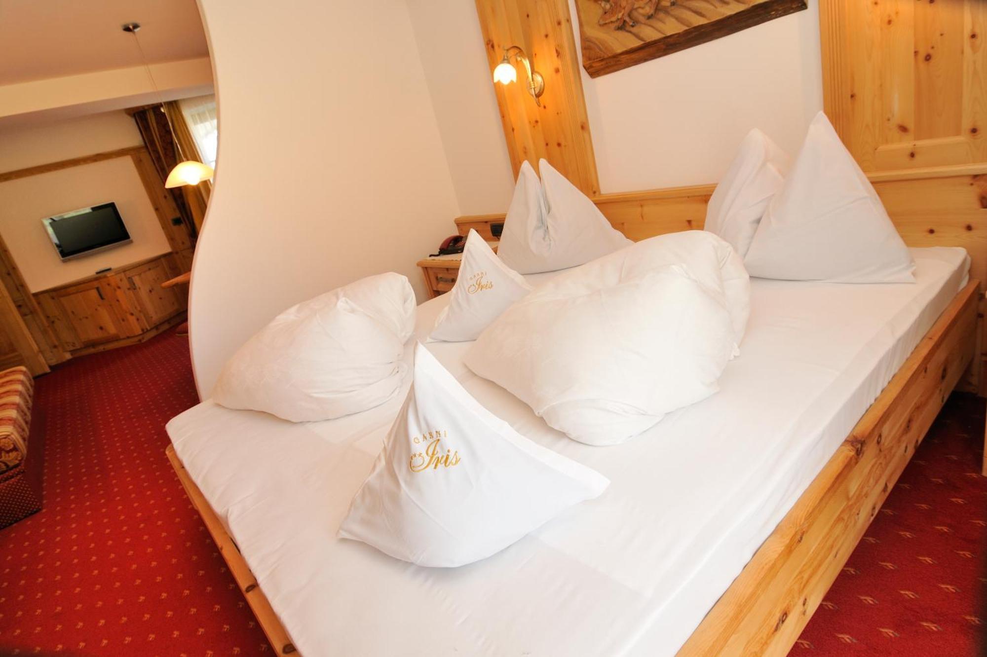 Garni Hotel Iris Selva di Val Gardena Bagian luar foto