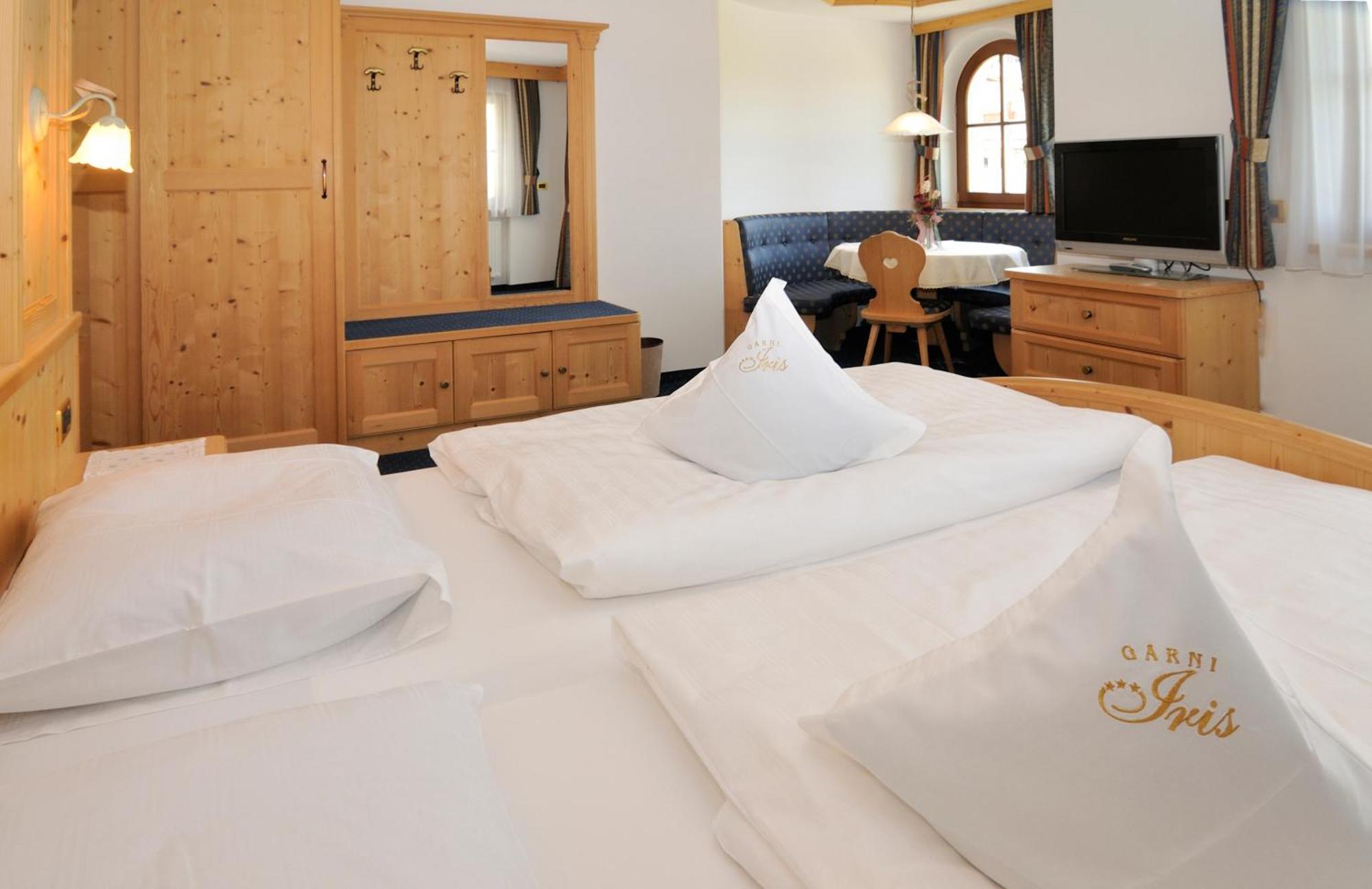 Garni Hotel Iris Selva di Val Gardena Bagian luar foto