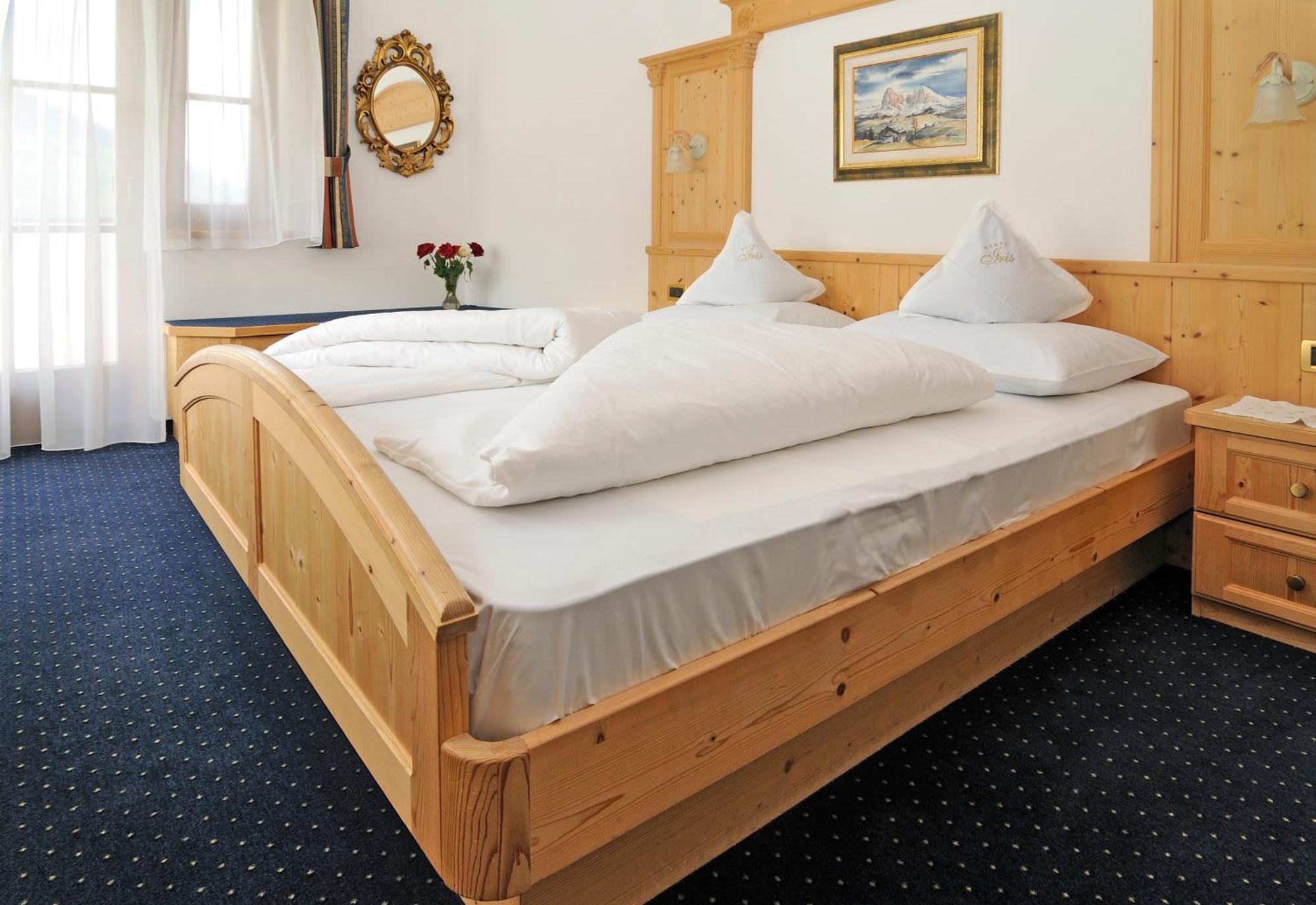 Garni Hotel Iris Selva di Val Gardena Bagian luar foto